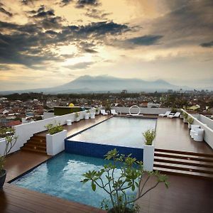 Ascent Hotel & Cafe Malang